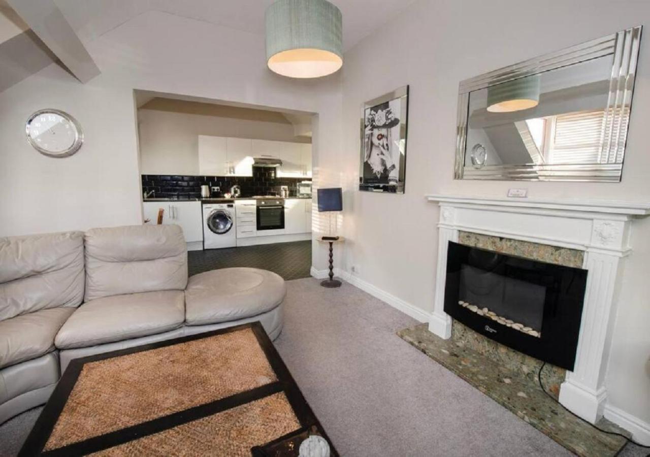 Sandmartin - Top Floor 3-Bed Apartment Sea Views & Parking Scarborough Exterior foto