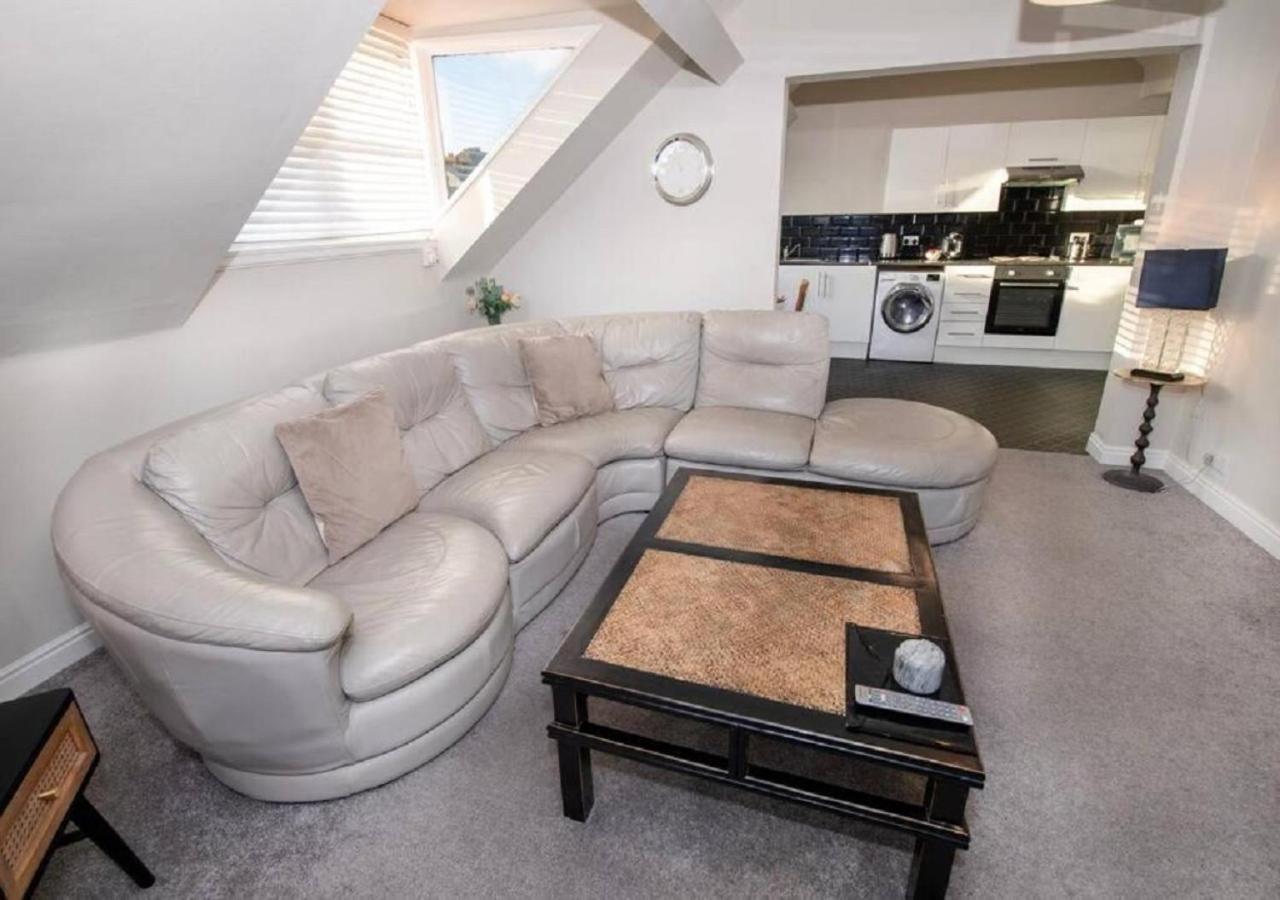 Sandmartin - Top Floor 3-Bed Apartment Sea Views & Parking Scarborough Exterior foto